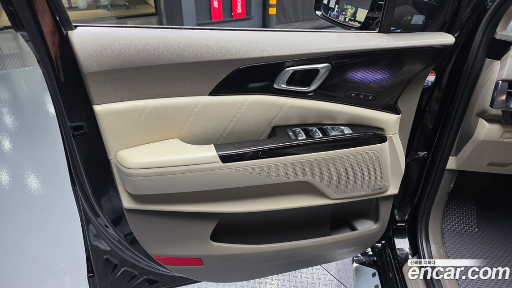 Kia Carnival 9-Seater Hi-Limousine, 2023