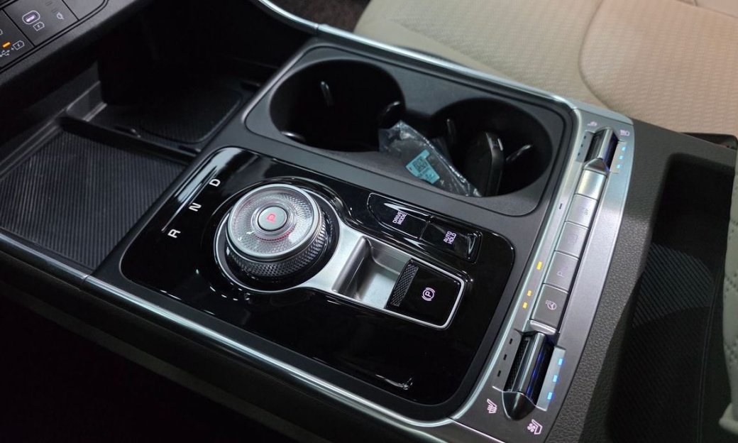 Kia Carnival 9-Seater Signature, 2025
