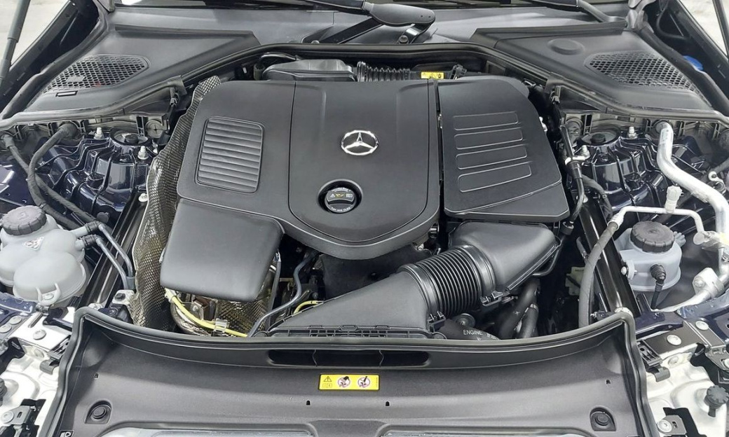 Mercedes-Benz E-Class E300 4MATIC Exclusive, 2025