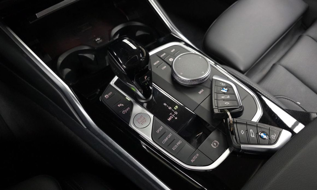 BMW 3-Series 320i, 2022