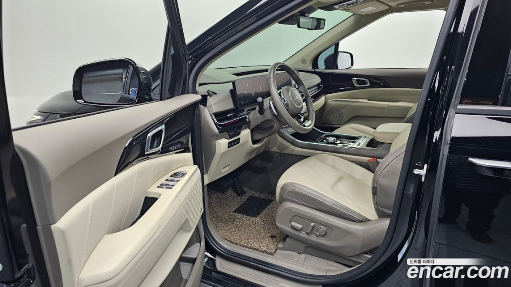 Kia Carnival 7-Seater Gravity, 2024