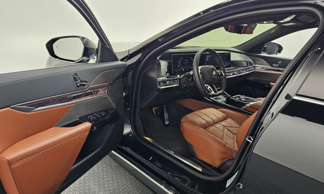 BMW 7-Series 740i xDrive M Sport, 2025