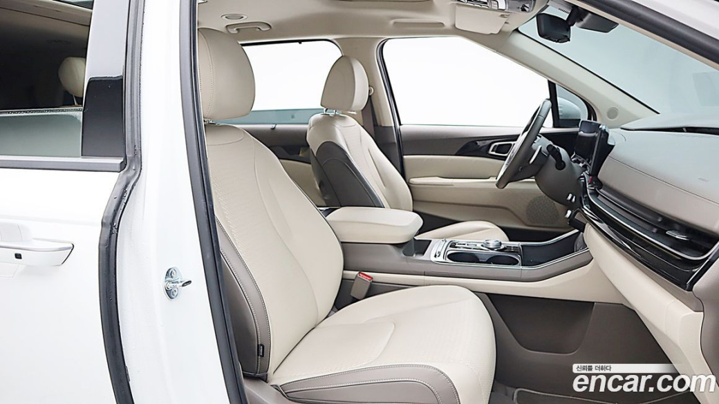 Kia Carnival 7-Seater Signature, 2024