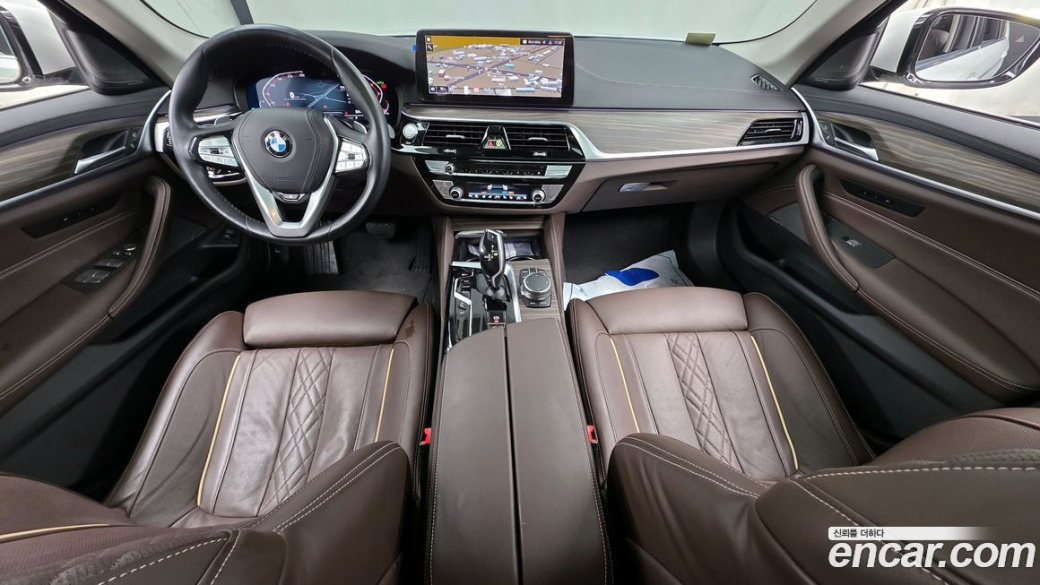 BMW 5-Series 530i Luxury, 2023