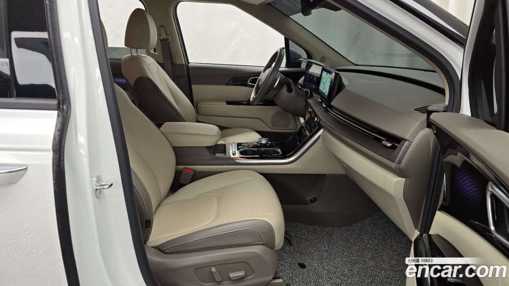 Kia Carnival 7-Seater Signature, 2023