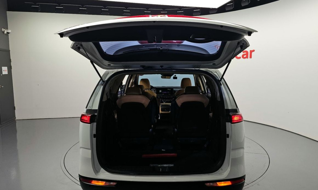 Kia Carnival 9-Seater Prestige, 2023