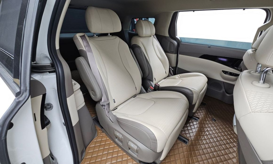 Kia Carnival 7-Seater Signature, 2022