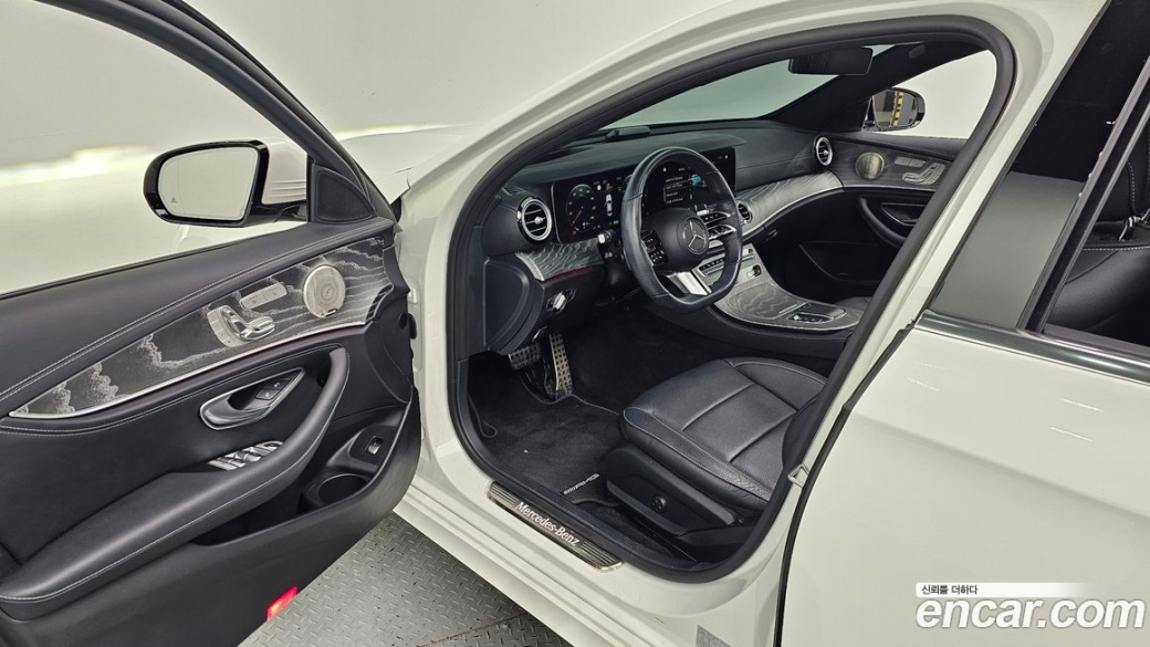 Mercedes-Benz E-Class E350 4MATIC AMG Line, 2022