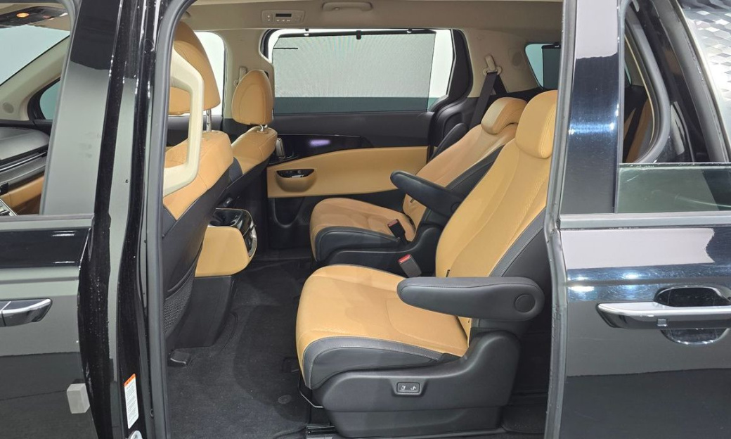 Kia Carnival 9-Seater Signature, 2023