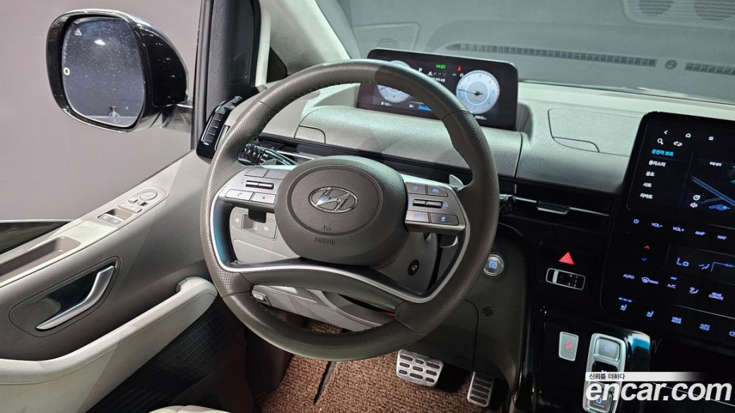 Hyundai Staria 4WD Lounge 7-Seater, 2023