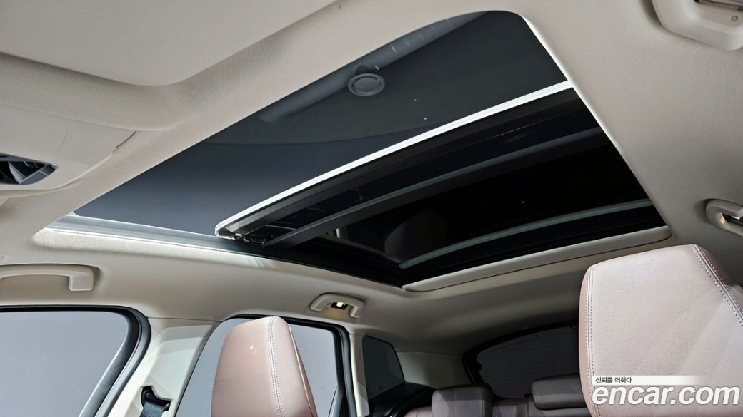 BMW 2-Series 220i Luxury, 2024