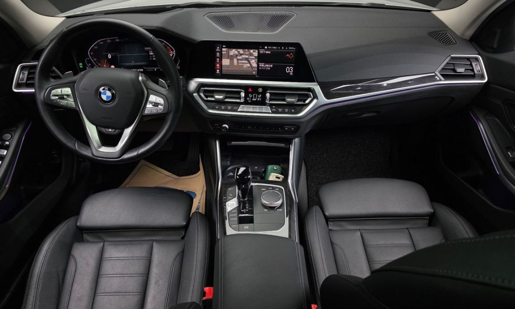 BMW 3-Series 320d Luxury, 2022