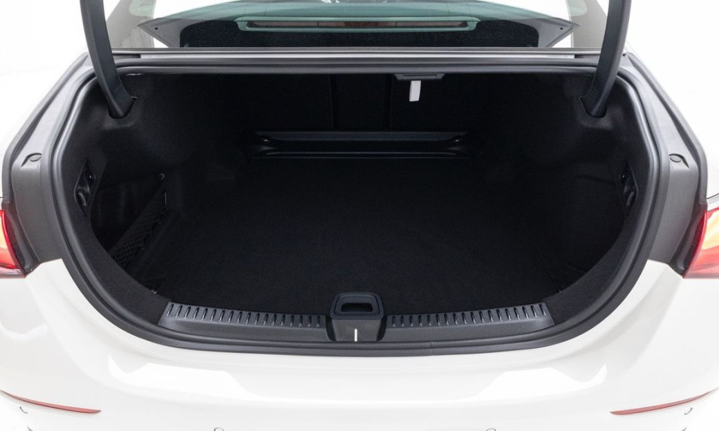Mercedes-Benz E-Class E300 4MATIC Exclusive, 2025