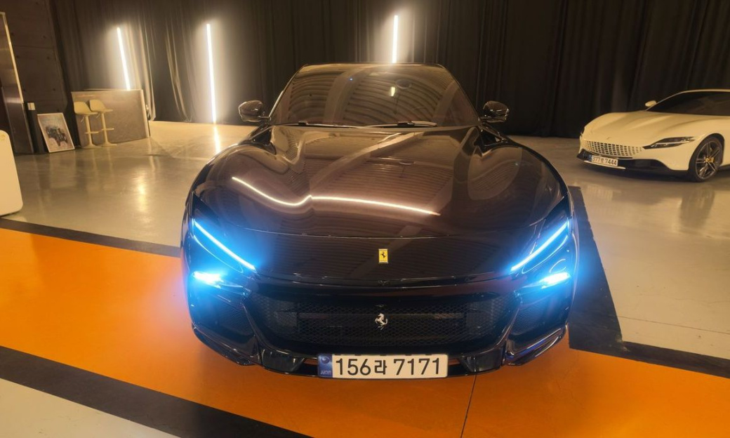 Ferrari Purosangue 6.5 V12, 2024