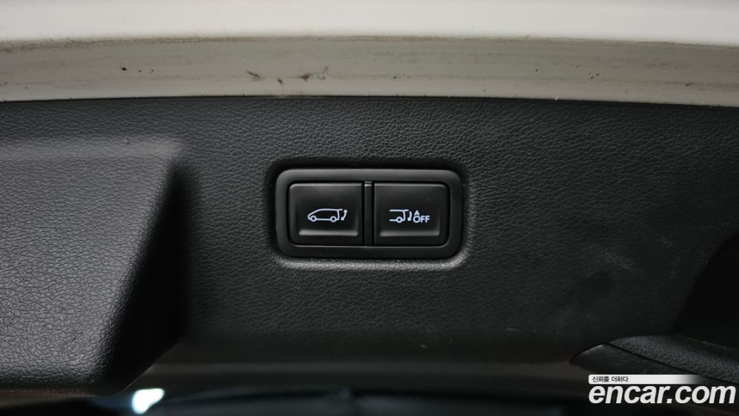 Hyundai Staria 4WD Lounge 9-Seater, 2024