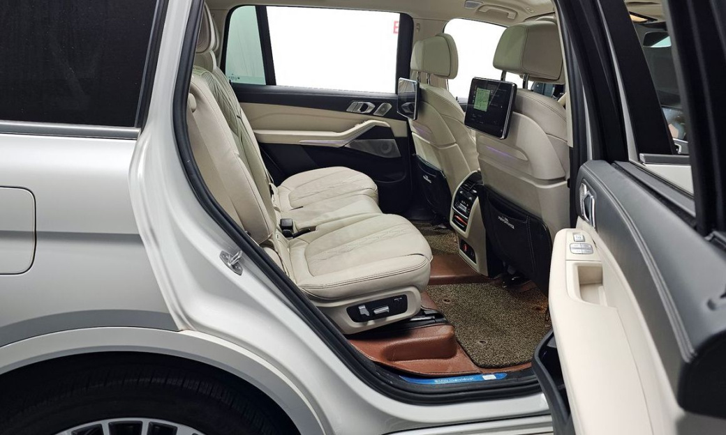 BMW X7 xDrive 40i Design Pure Excellence 7-Seater, 2022