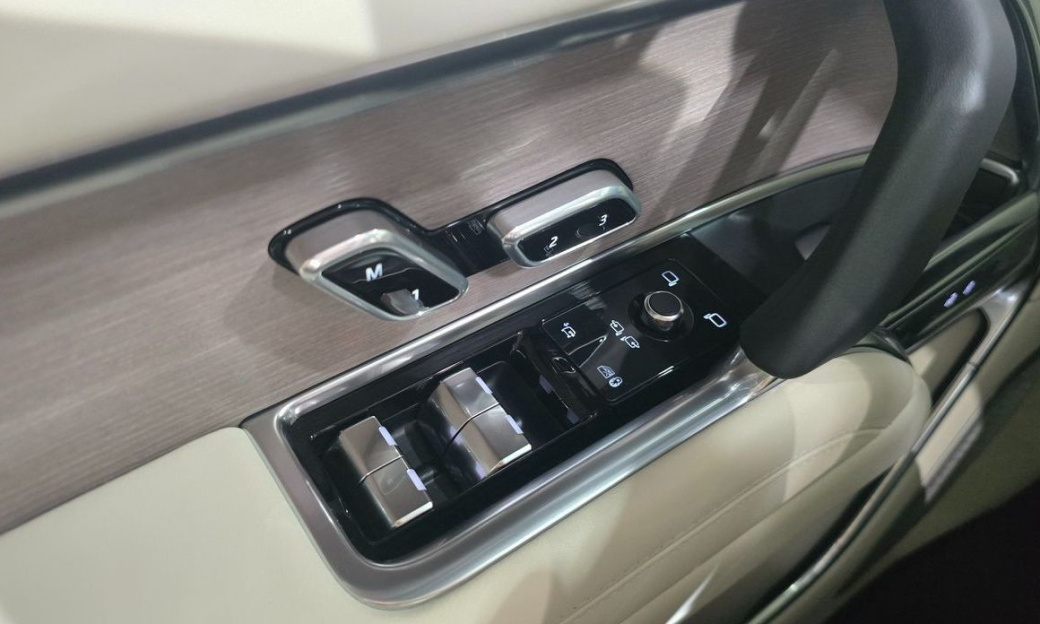 Land Rover Range Rover D350 Autobiography Long Wheel Base, 2025