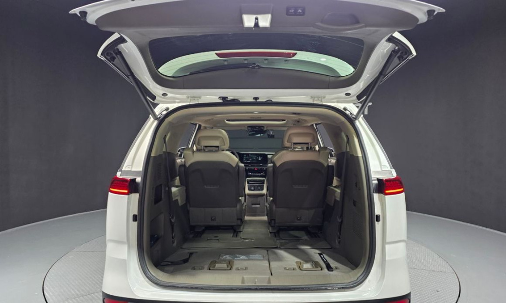 Kia Carnival 7-Seater Signature, 2023