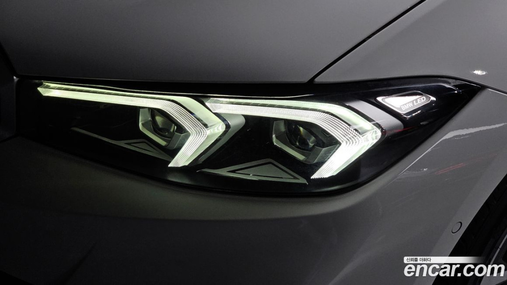BMW 3-Series 320i, 2023