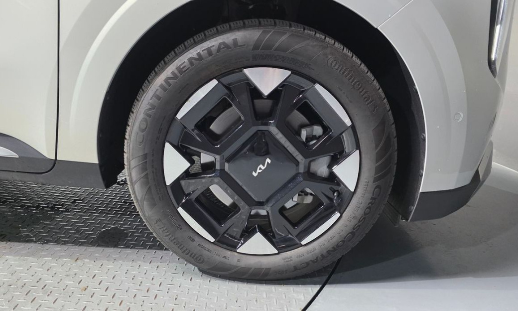 Kia Carnival 9-Seater Signature, 2025