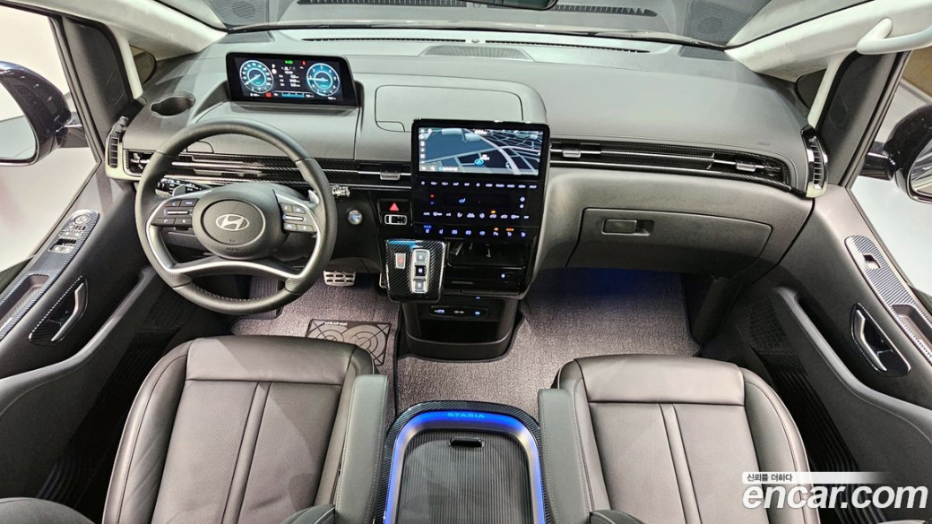 Hyundai Staria Lounge 9-Seater, 2025