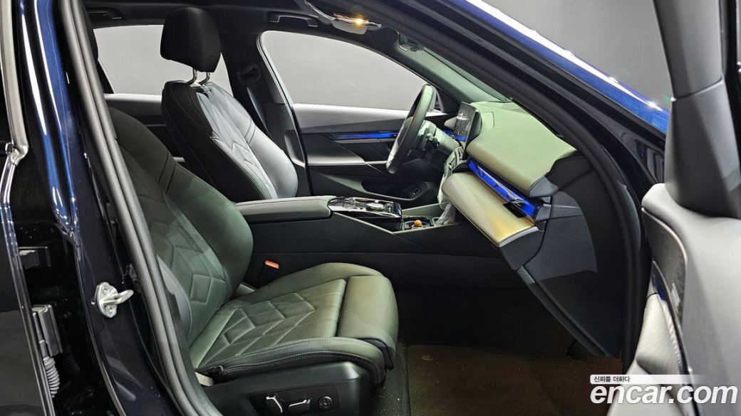 BMW 5-Series 520i M Sport, 2025