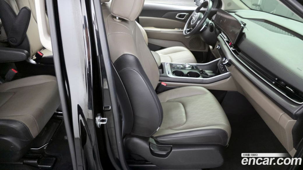 Kia Carnival 9-Seater Prestige, 2024