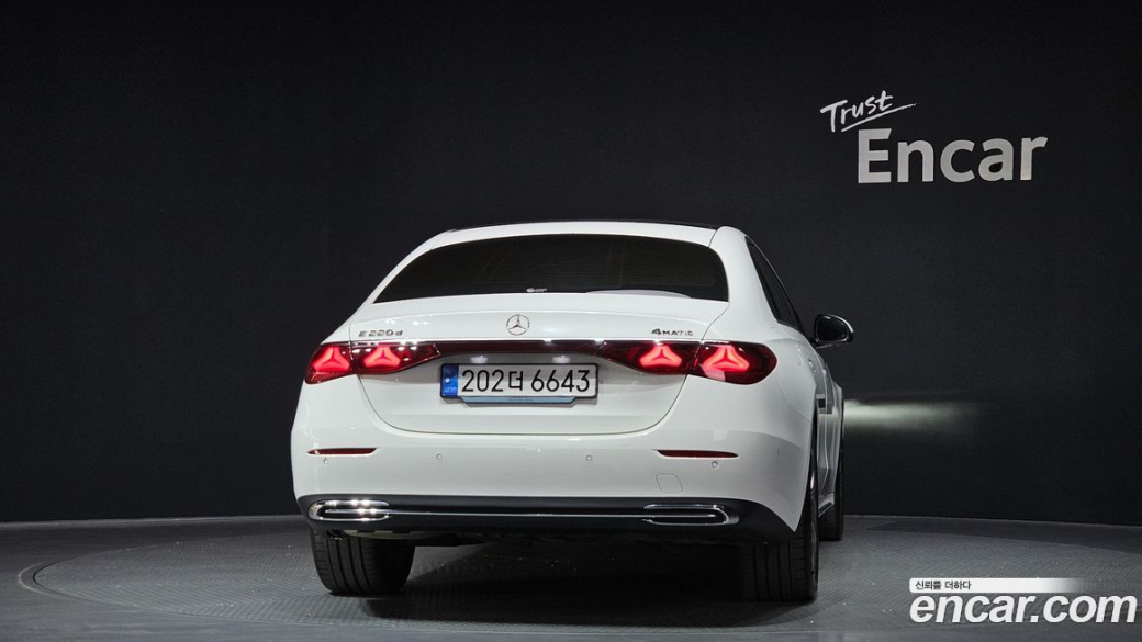 Mercedes-Benz E-Class E220d 4MATIC Exclusive, 2024