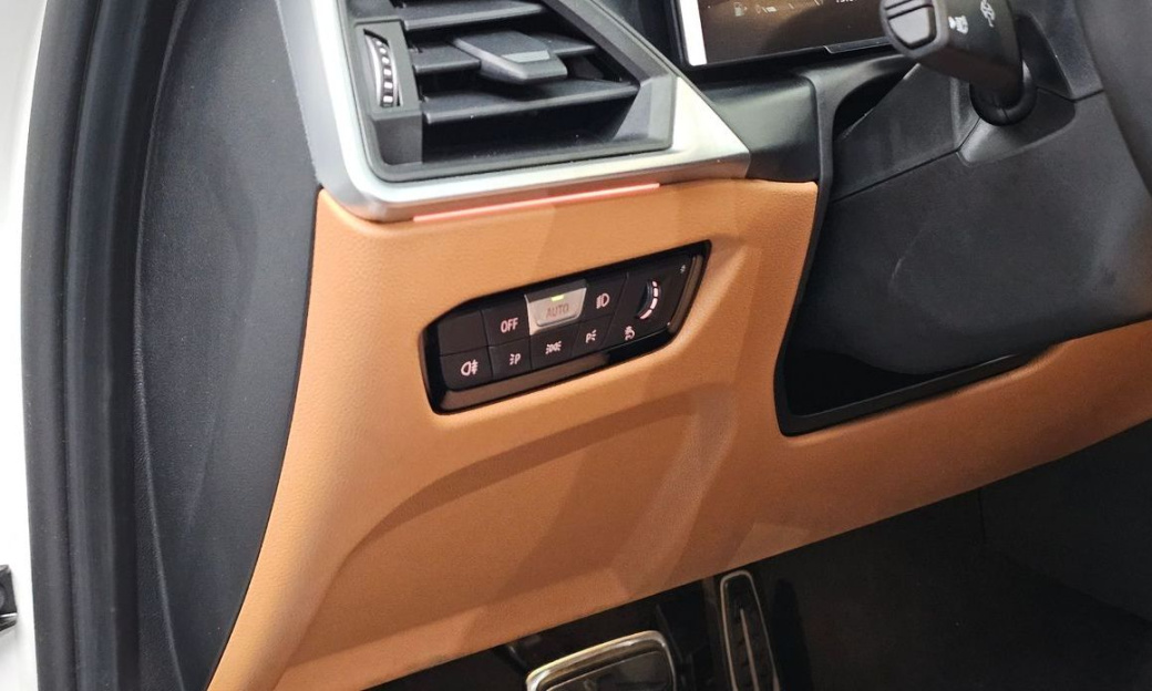BMW 3-Series 320i M Sport, 2024