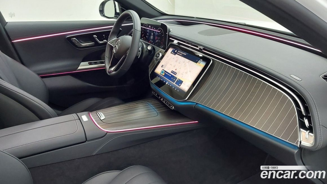 Mercedes-Benz E-Class E300 4MATIC Exclusive, 2025