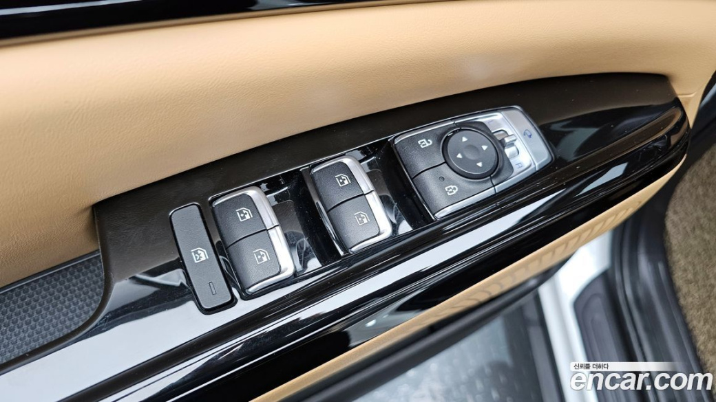 Kia Carnival 7-Seater Outdoor, 2023