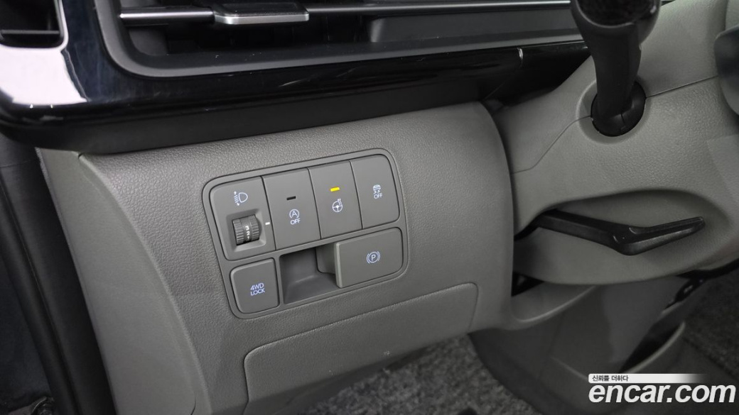 Hyundai Staria 4WD Lounge 7-Seater, 2023