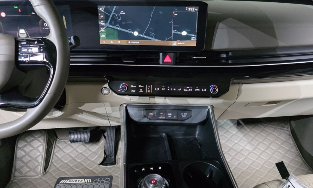 Kia Carnival 9-Seater Gravity, 2025