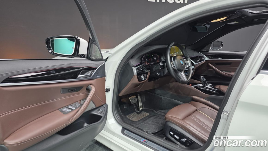 BMW 5-Series 530i xDrive M Sport Package, 2023