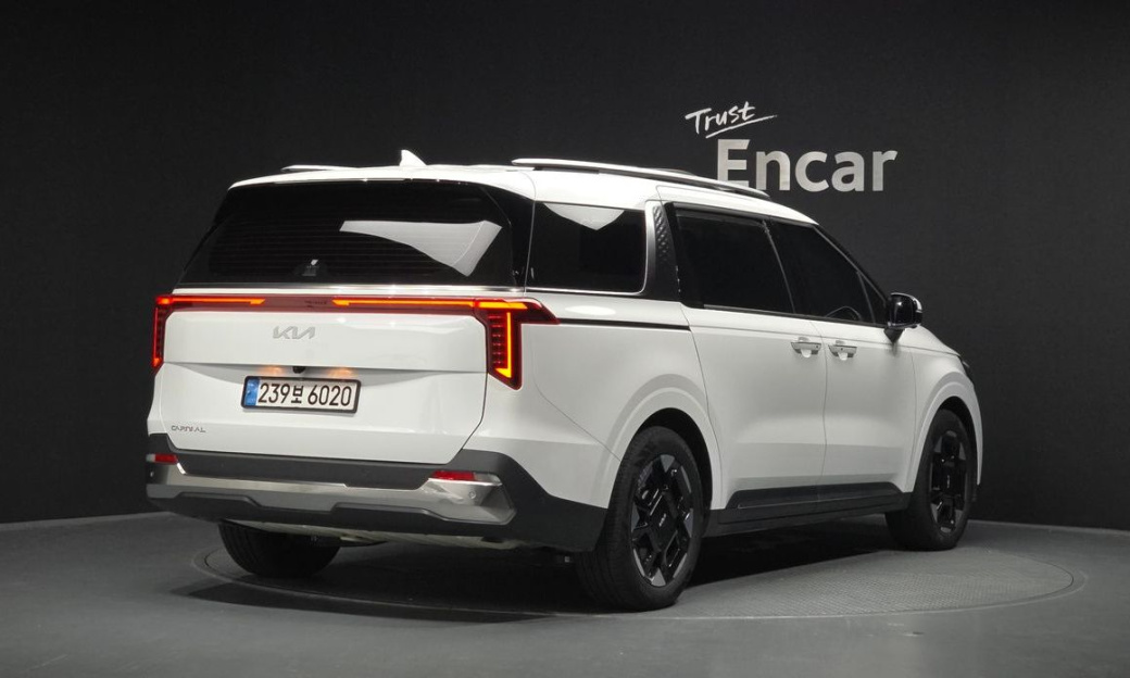 Kia Carnival 9-Seater Signature, 2024