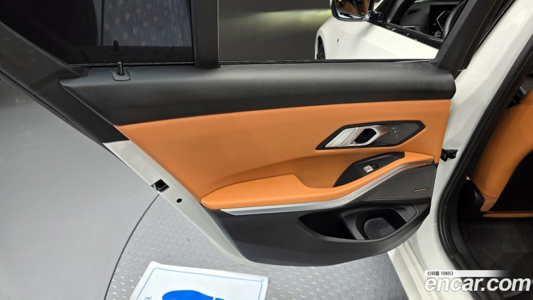 BMW 3-Series 320i M Sport, 2024