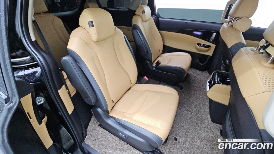 Kia Carnival 9-Seater Signature, 2023