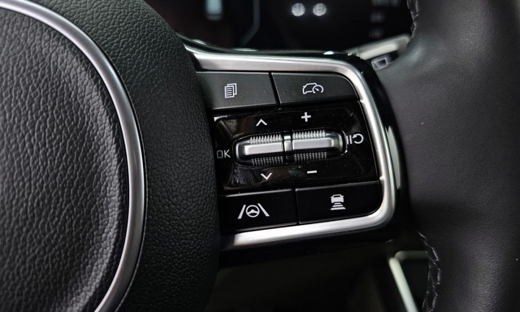 Kia Carnival 9-Seater Gravity, 2025