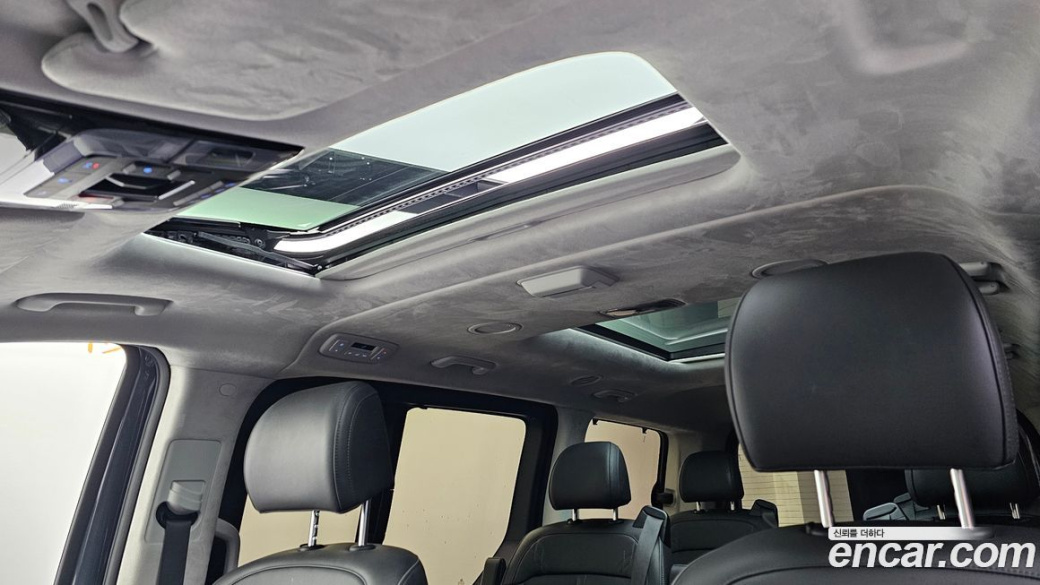 Hyundai Staria 4WD Lounge 9-Seater, 2025