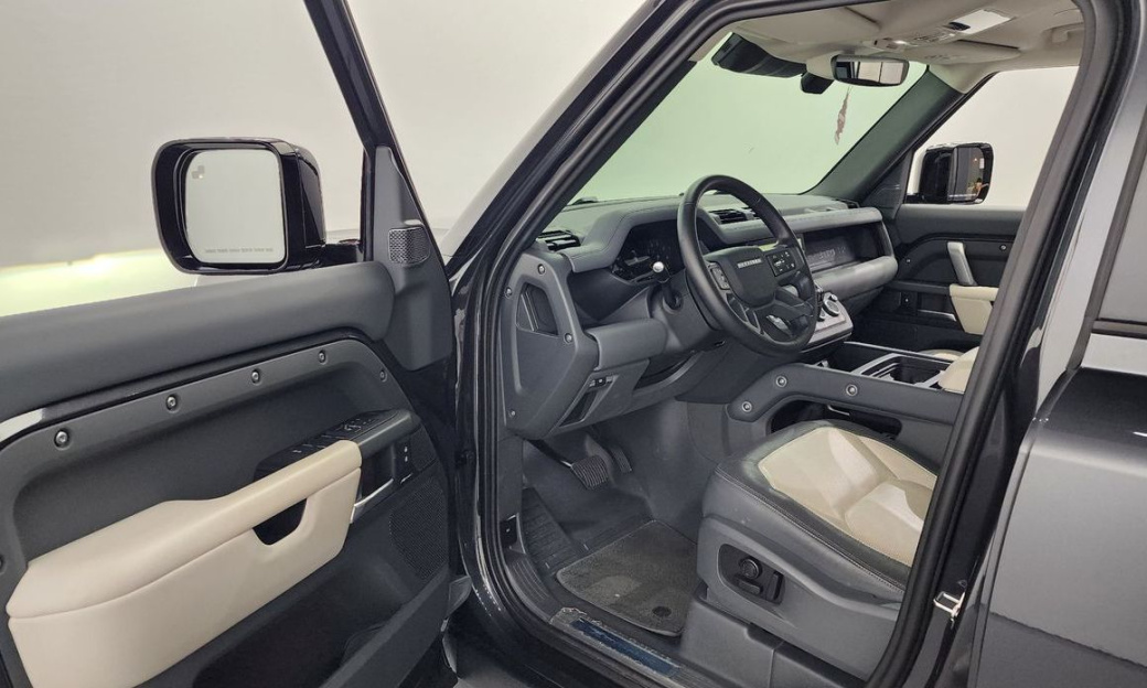 Land Rover Defender 110 P300 X-Dynamic SE, 2024