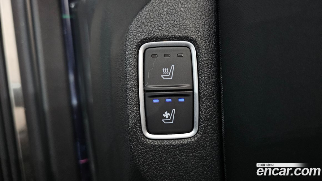 Hyundai Staria 4WD Lounge 9-Seater, 2024