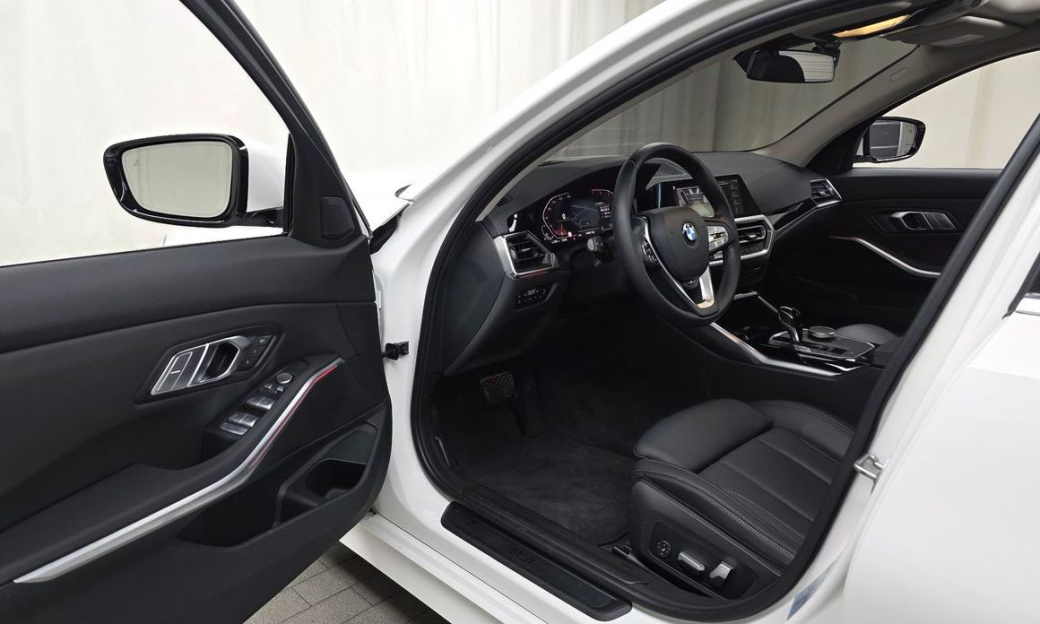 BMW 3-Series 320i, 2022