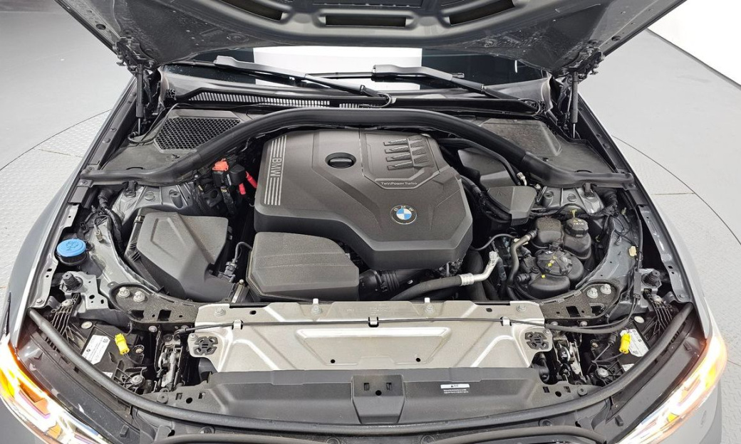 BMW 3-Series 320i M Sport, 2024