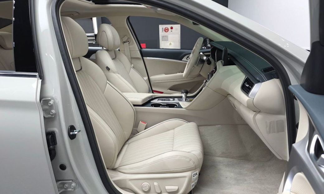 Genesis G70 Gasoline 2.5T 2WD, 2025