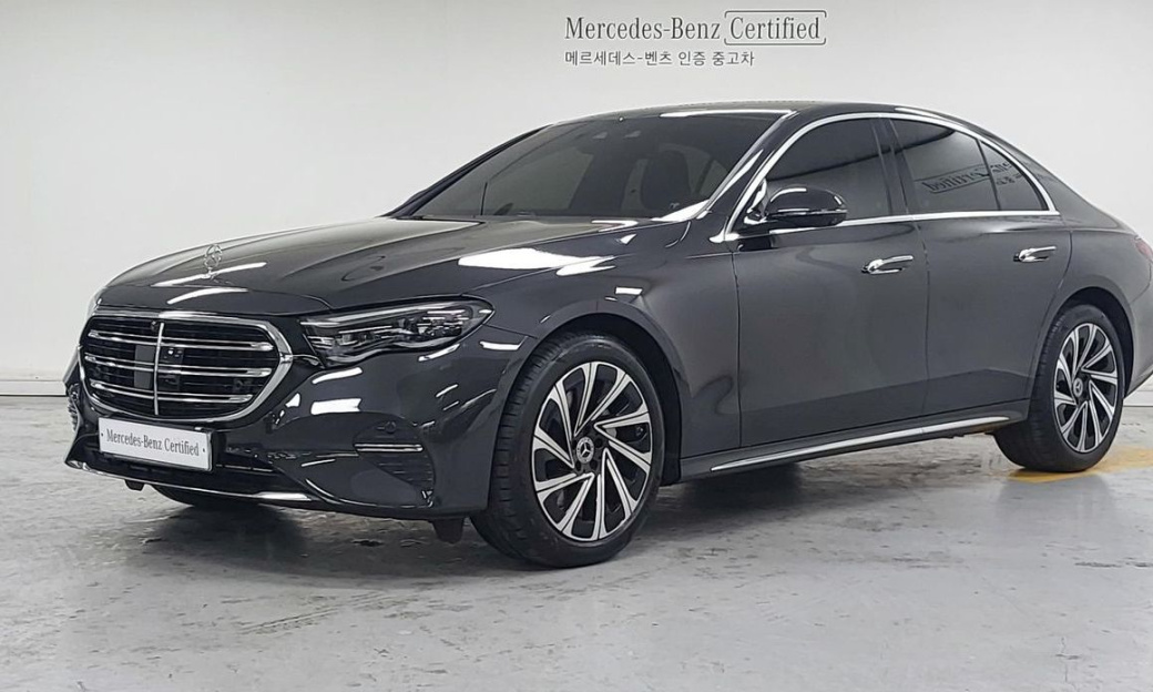 Mercedes-Benz E-Class E300 4MATIC Exclusive, 2025