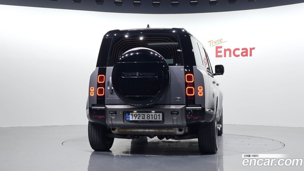 Land Rover Defender 110 P300 X-Dynamic SE, 2023