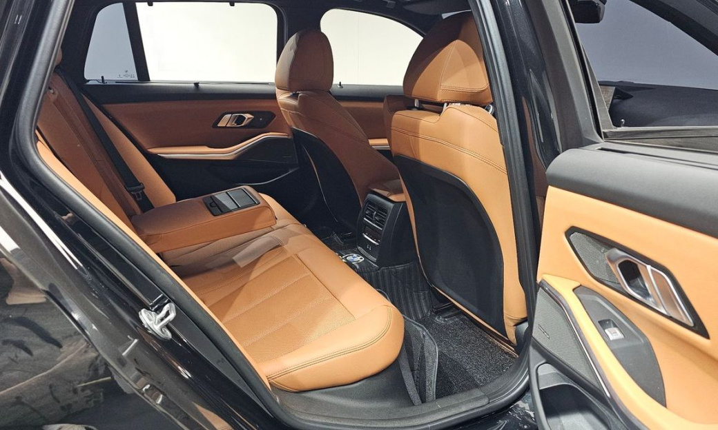 BMW 3-Series 320i Touring M Sports, 2024