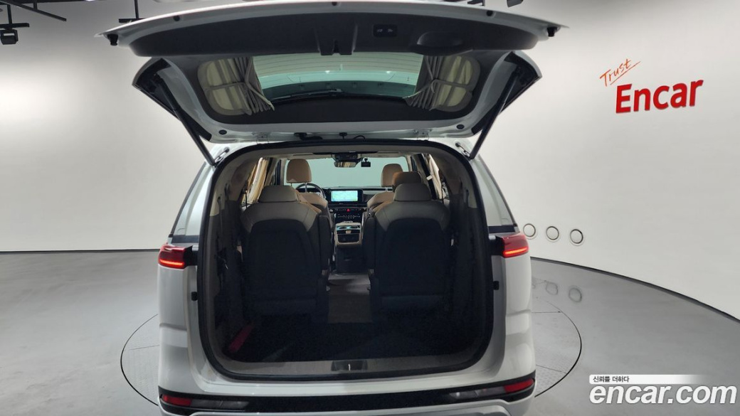 Kia Carnival 9-Seater Hi-Limousine, 2022