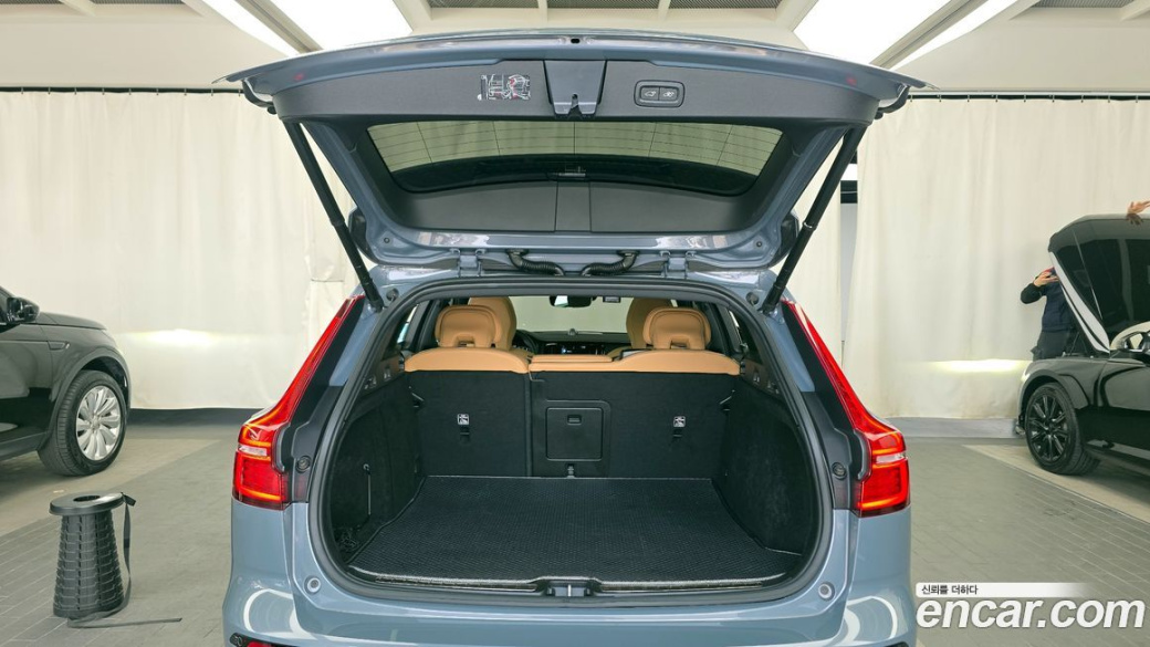Volvo V60 B5 Pro AWD, 2022