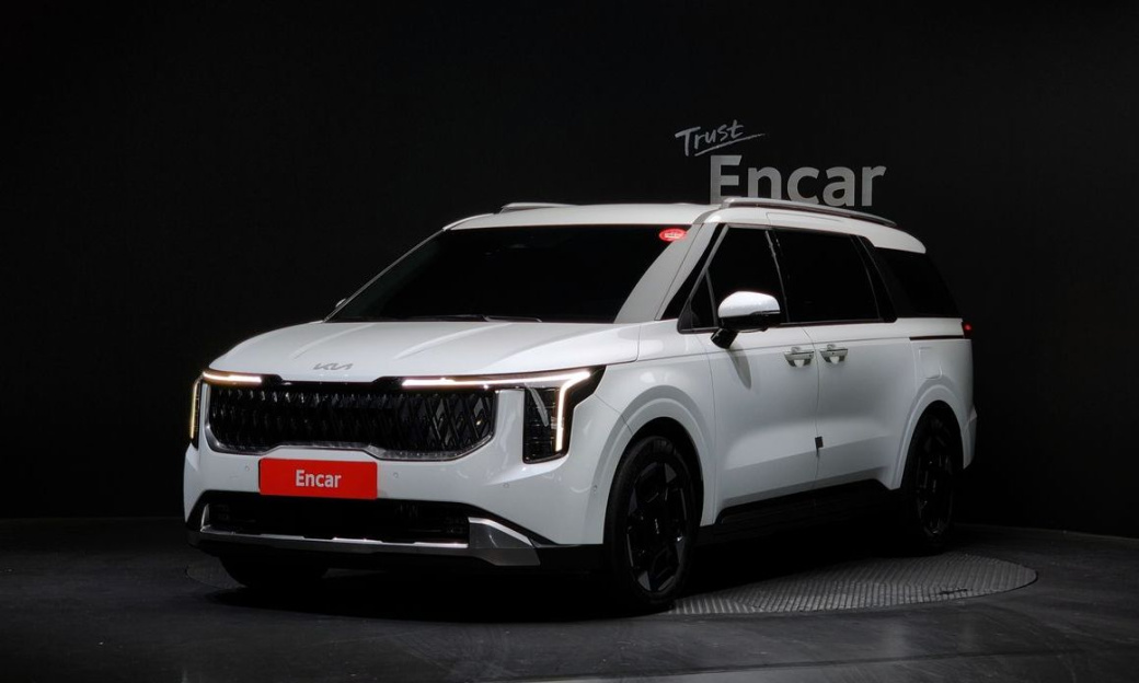 Kia Carnival 9-Seater Signature, 2024